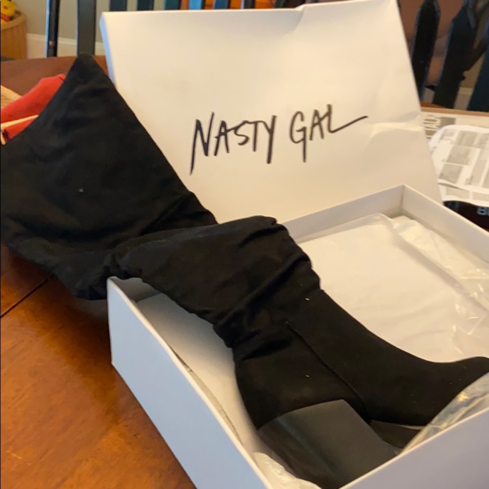 Black suede knee boot